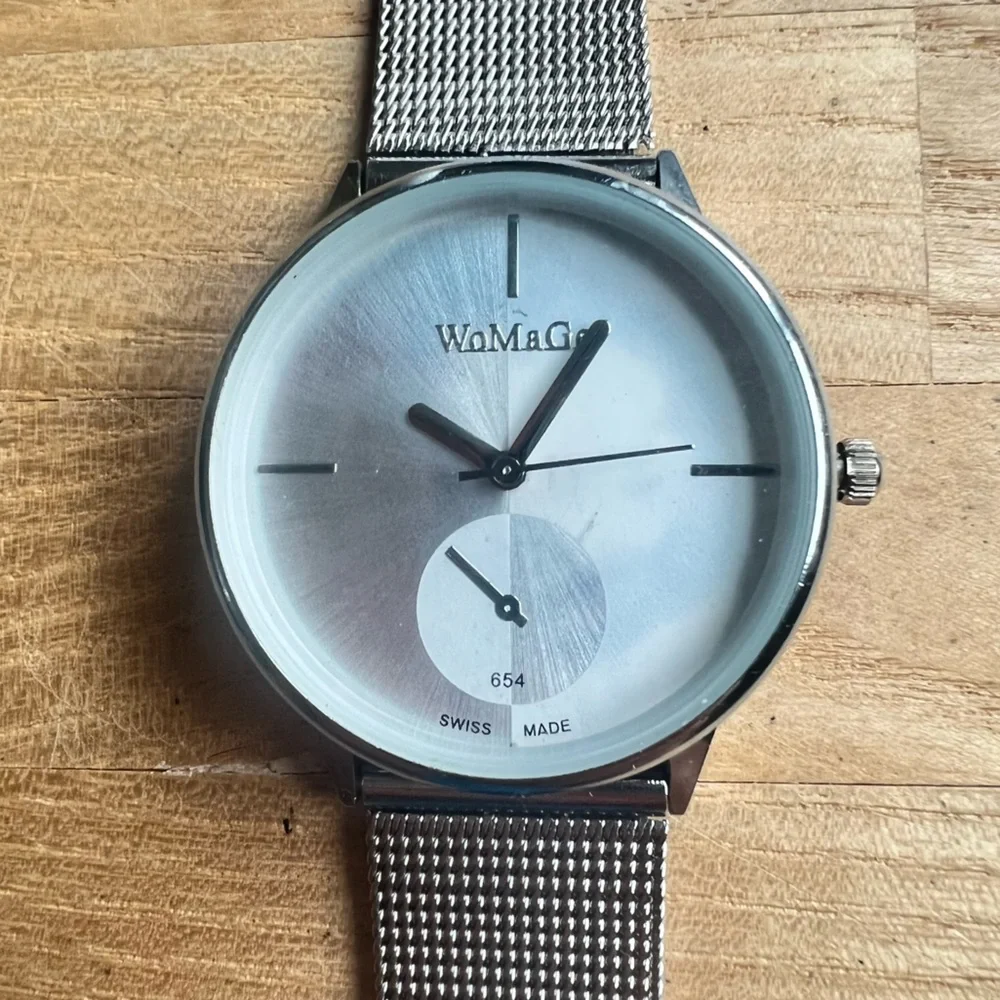 Womage 654 ladies silver tone dress watch NEW BATTERY